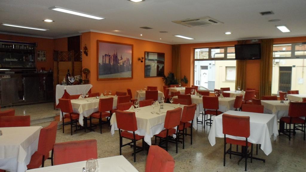 Hostal Coruna Astorga Ngoại thất bức ảnh