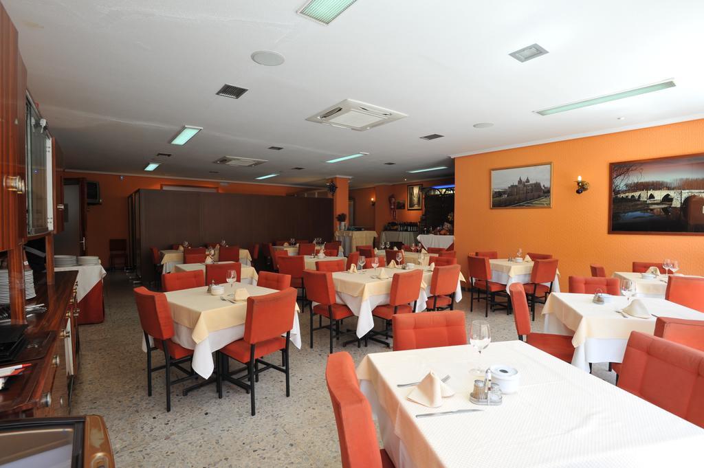 Hostal Coruna Astorga Ngoại thất bức ảnh