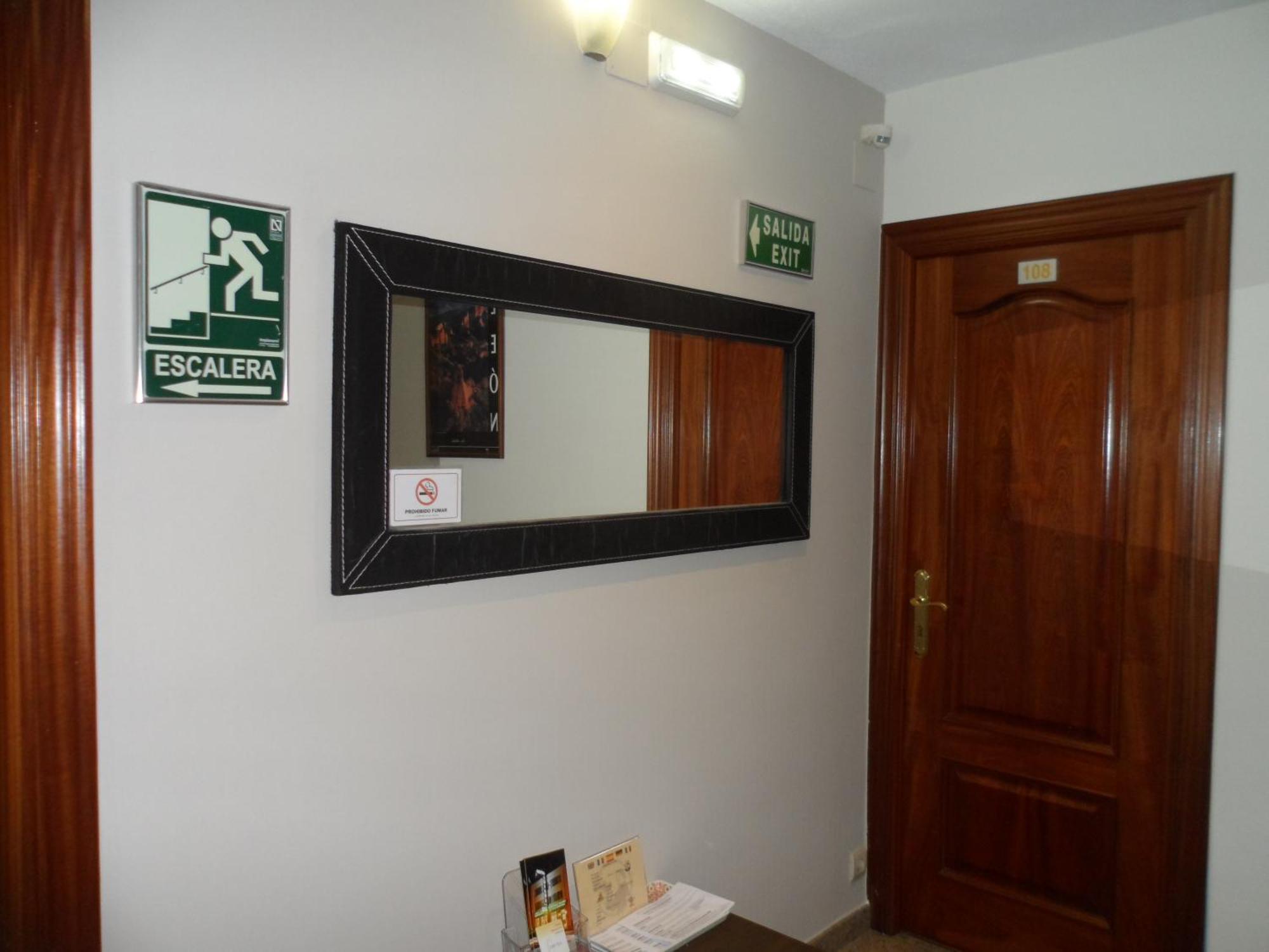 Hostal Coruna Astorga Ngoại thất bức ảnh